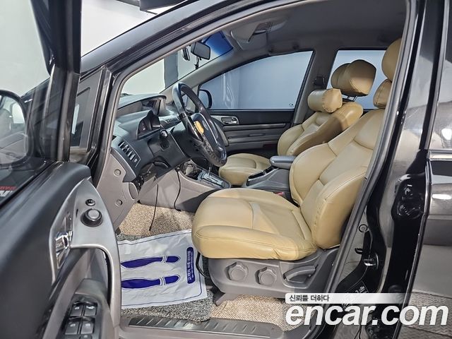 KG Mobility (SsangYong) Korando Turismo 4WD LT 11-seater 2014 — фото 10
