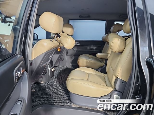 KG Mobility (SsangYong) Korando Turismo 4WD LT 11-seater 2014 — фото 15