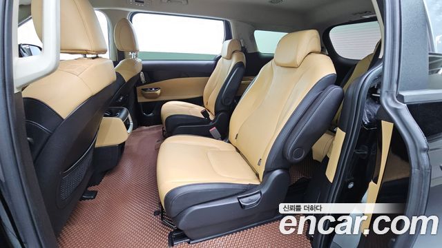 Kia Carnival (IV) Gasoline 9-Seater Prestige 2023 — фото 12