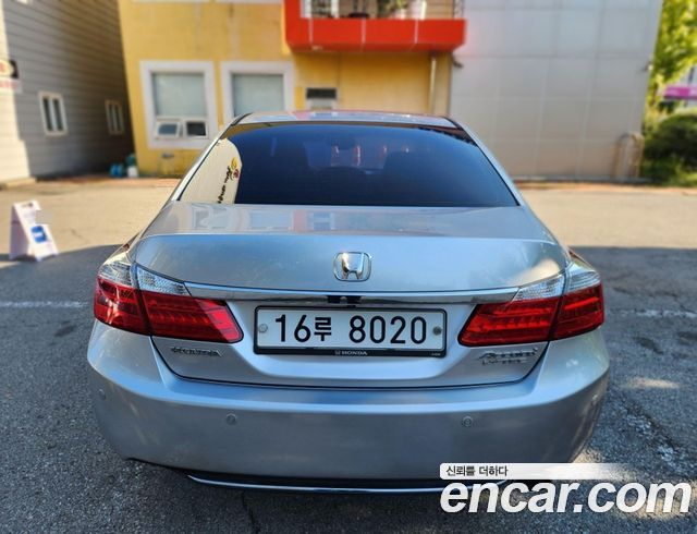 Honda Accord 2.4 9th 2014 — фото 2