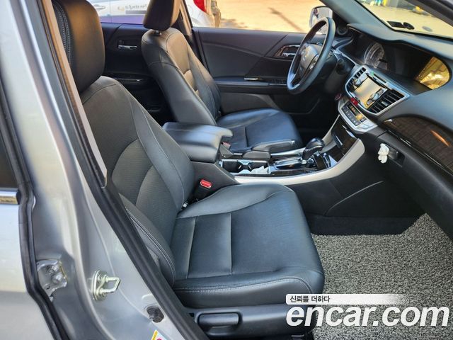 Honda Accord 2.4 9th 2014 — фото 15