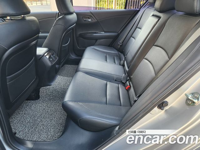 Honda Accord 2.4 9th 2014 — фото 16