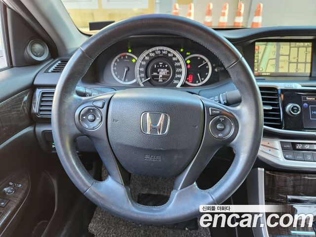 Honda Accord 2.4 9th 2014 — фото 19