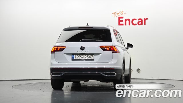 Volkswagen Tiguan (II) 2.0 TDI Premium 2022 — фото 4