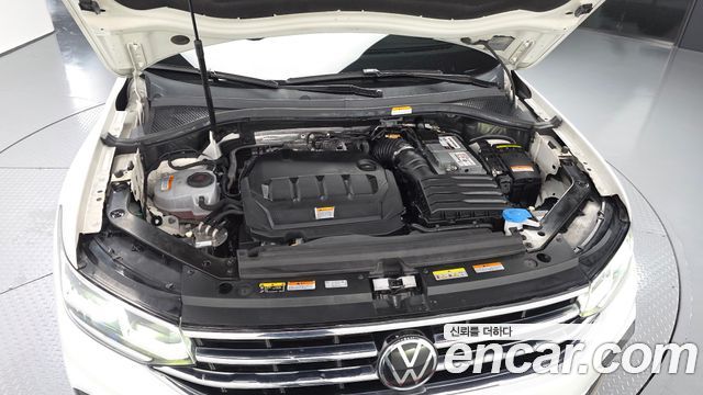 Volkswagen Tiguan (II) 2.0 TDI Premium 2022 — фото 6