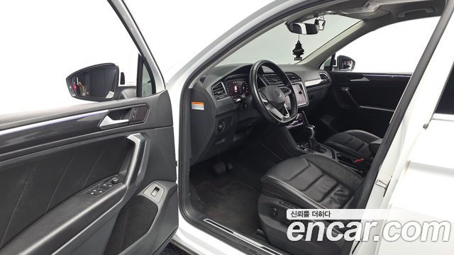 Volkswagen Tiguan (II) 2.0 TDI Premium 2022 — фото 10