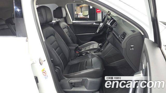 Volkswagen Tiguan (II) 2.0 TDI Premium 2022 — фото 11