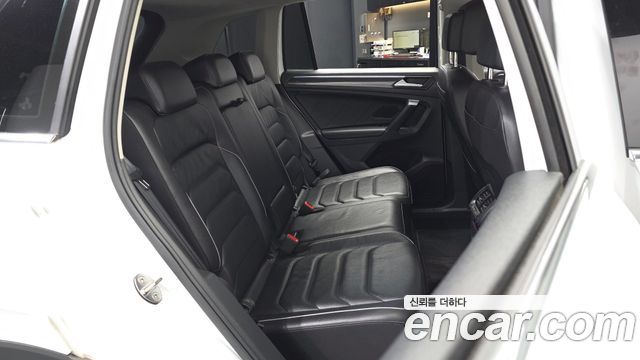Volkswagen Tiguan (II) 2.0 TDI Premium 2022 — фото 12