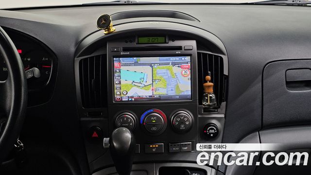 Hyundai Grand Starex 12-Seater Wagon CVX Luxury 2016 — фото 13