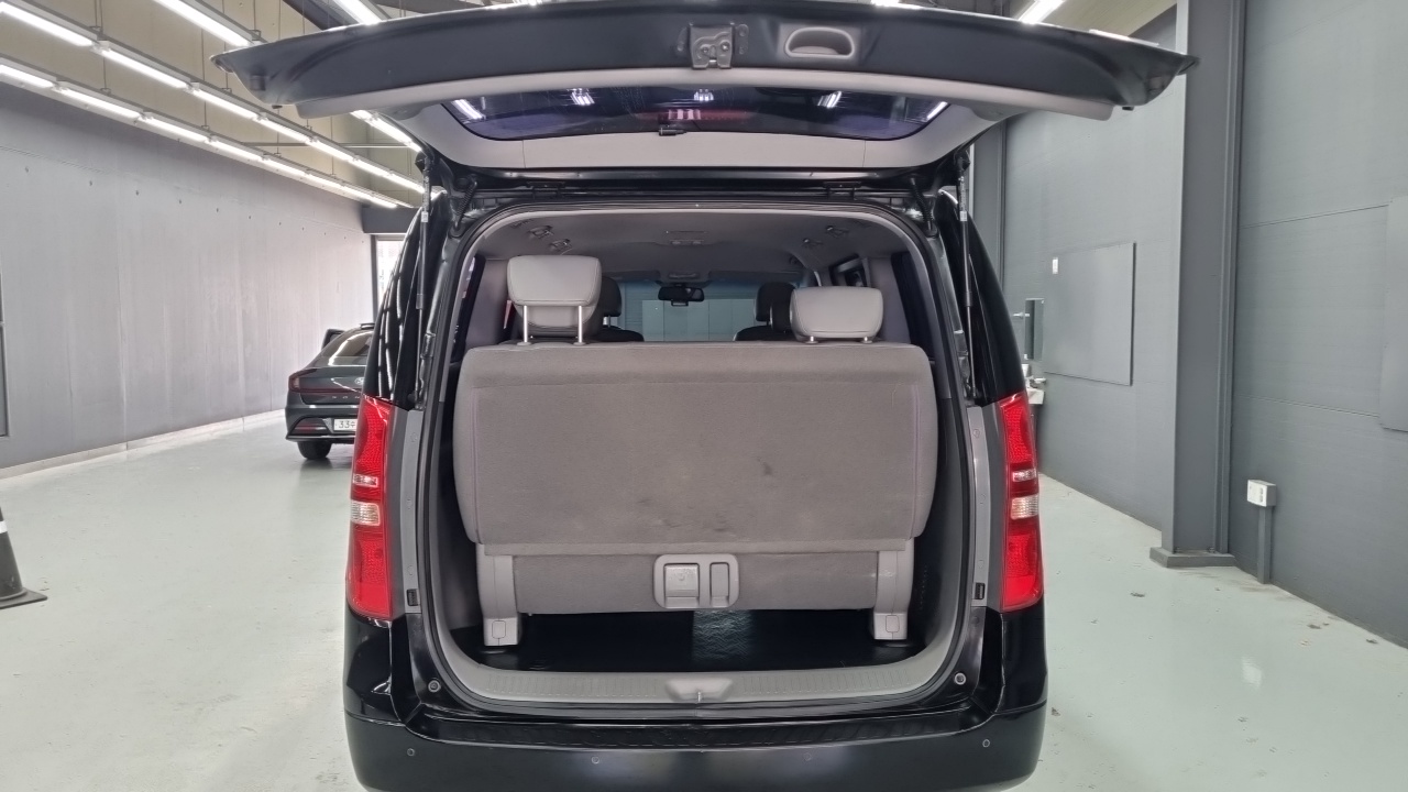 Hyundai Grand Starex 12-Seater LPi Wagon Smart 2017 — фото 16