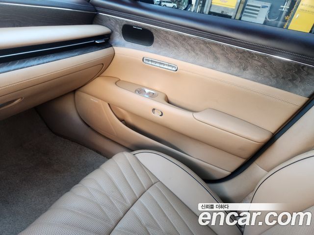 Genesis G90 (RS4) Gasoline 3.5 Turbo e-S/C AWD 2023 — фото 16