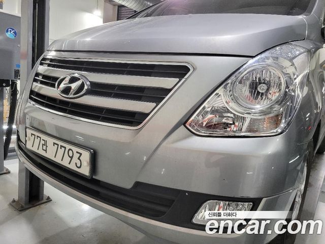 Hyundai Grand Starex 12-Seater Wagon Modern