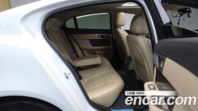 Jaguar XF 2.0 Luxury X250 2014 — фото 11