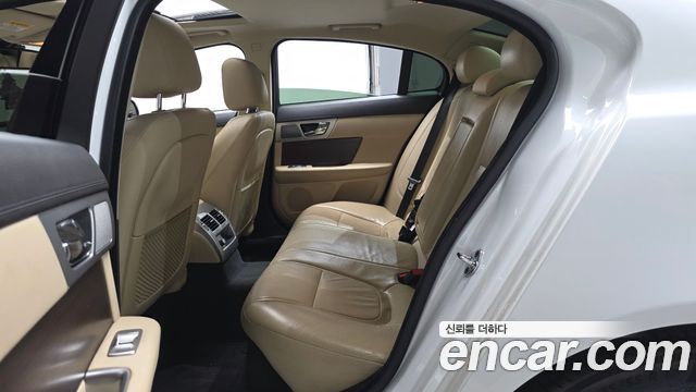 Jaguar XF 2.0 Luxury X250 2014 — фото 12