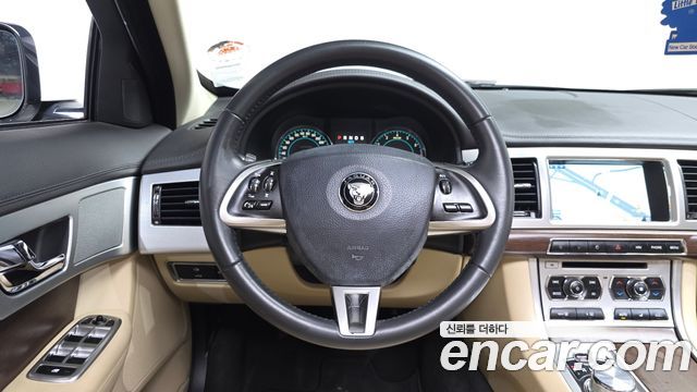 Jaguar XF 2.0 Luxury X250 2014 — фото 13
