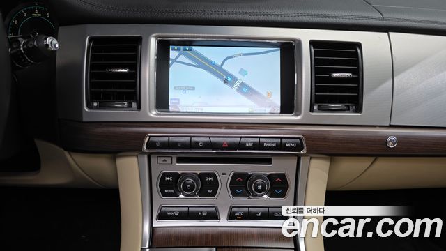 Jaguar XF 2.0 Luxury X250 2014 — фото 14