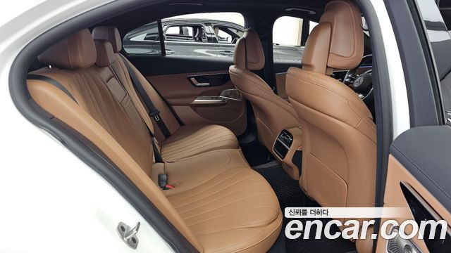 Mercedes-Benz E-Class (W214) E300 4MATIC AMG Line 2025 — фото 12