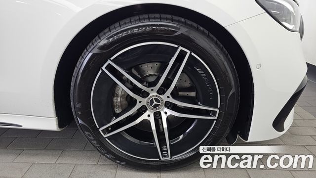 Mercedes-Benz E-Class (W214) E300 4MATIC AMG Line 2025 — фото 21