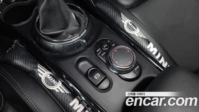 MINI Cooper D Clubman High 2nd 2016 — фото 36
