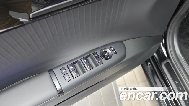 Hyundai Grandeur (GN7) 2,5 Gasoline 2WD Calligraphy 2025 — фото 27