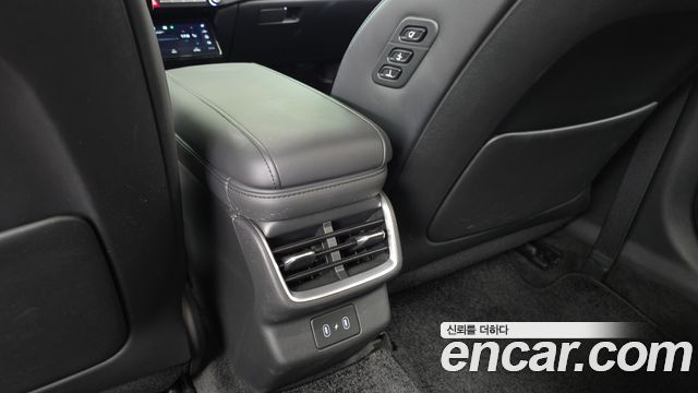 Hyundai Grandeur (GN7) 2,5 Gasoline 2WD Calligraphy 2025 — фото 31