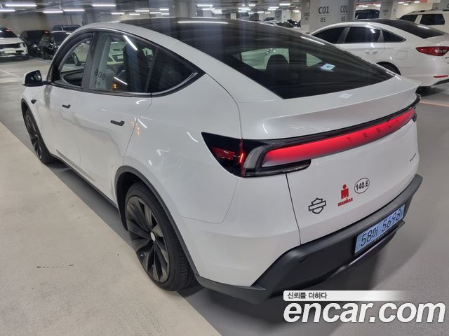 Tesla Model Y Long Range AWD 2025 — фото 3