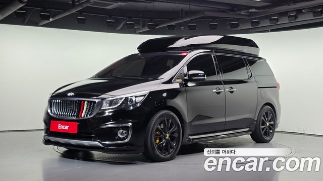 Kia Carnival 7-seater Hi-limousine VIP