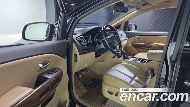 Kia Carnival 7-seater Hi-limousine VIP 2016 — фото 10