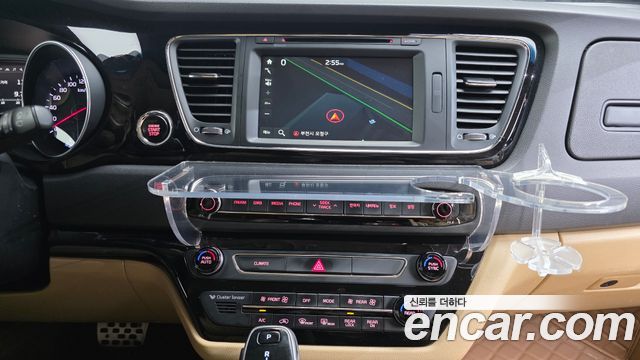 Kia Carnival 7-seater Hi-limousine VIP 2016 — фото 14