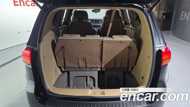 Kia Carnival 7-seater Hi-limousine VIP 2016 — фото 20