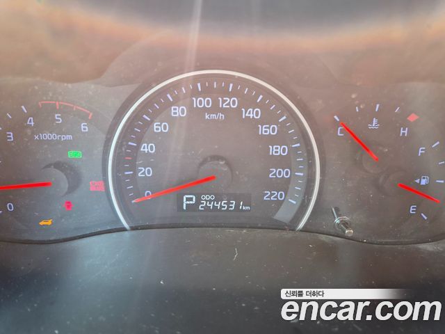 Kia Carnival R Grand Carnival GLX Luxury 2013 — фото 21
