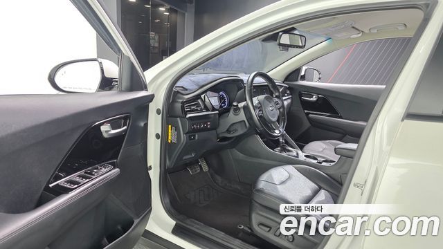 Kia Niro 1.6 HEV Prestige 2021 — фото 10