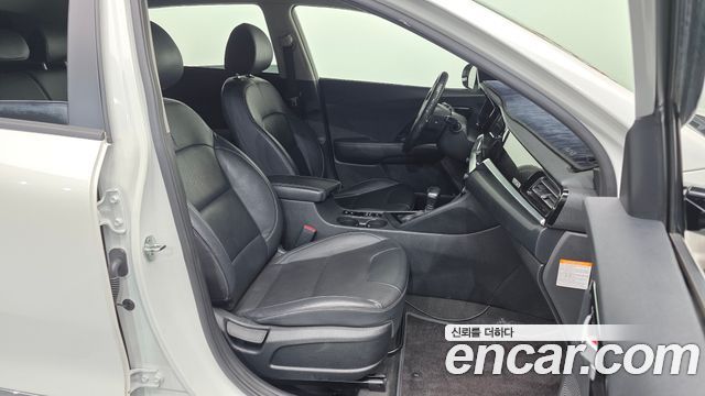 Kia Niro 1.6 HEV Prestige 2021 — фото 11