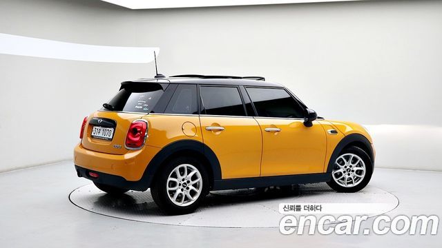MINI Cooper 5Door HIGH 3rd 2018 — фото 4