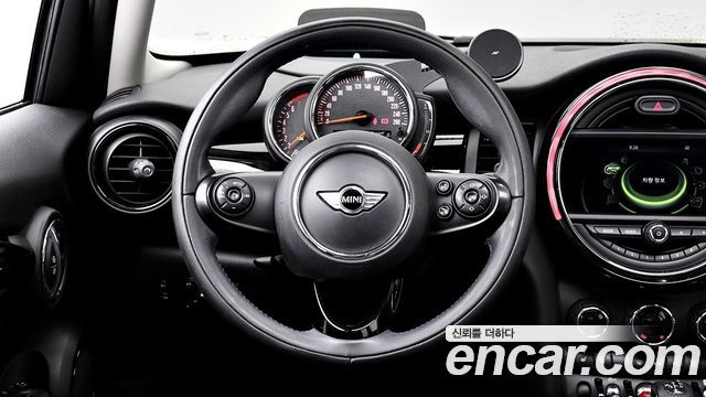 MINI Cooper 5Door HIGH 3rd 2018 — фото 16