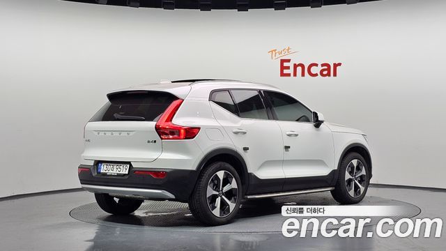 Volvo XC40 B4 Ultra Bright 2025 — фото 2