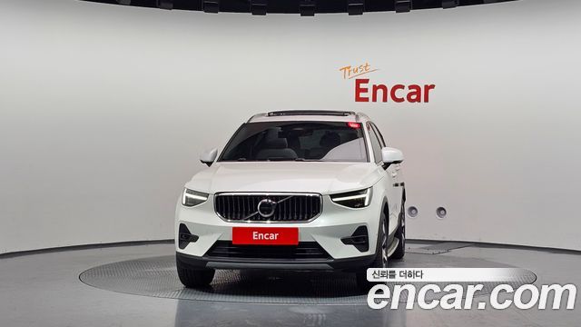 Volvo XC40 B4 Ultra Bright 2025 — фото 3