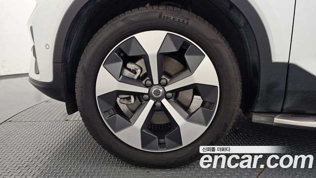 Volvo XC40 B4 Ultra Bright 2025 — фото 5