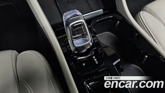 Volvo XC40 B4 Ultra Bright 2025 — фото 9