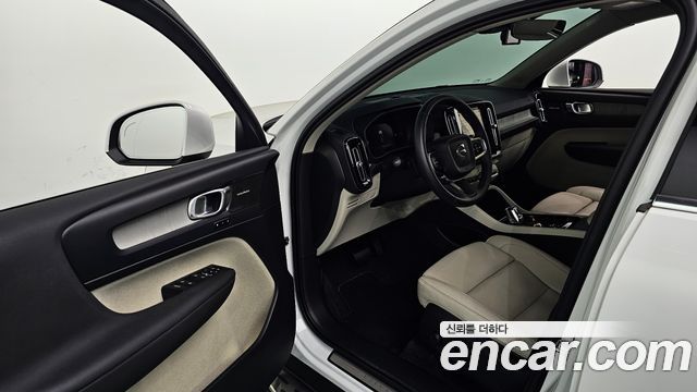 Volvo XC40 B4 Ultra Bright 2025 — фото 10