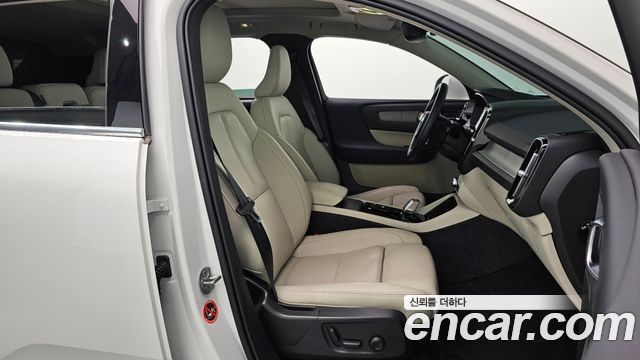 Volvo XC40 B4 Ultra Bright 2025 — фото 11