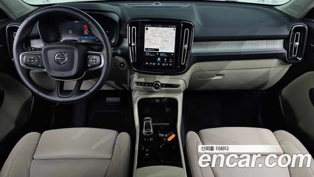 Volvo XC40 B4 Ultra Bright 2025 — фото 14
