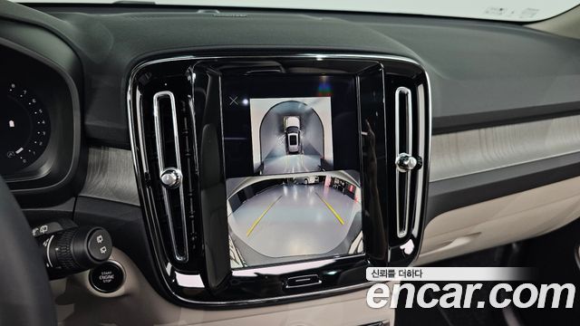 Volvo XC40 B4 Ultra Bright 2025 — фото 15