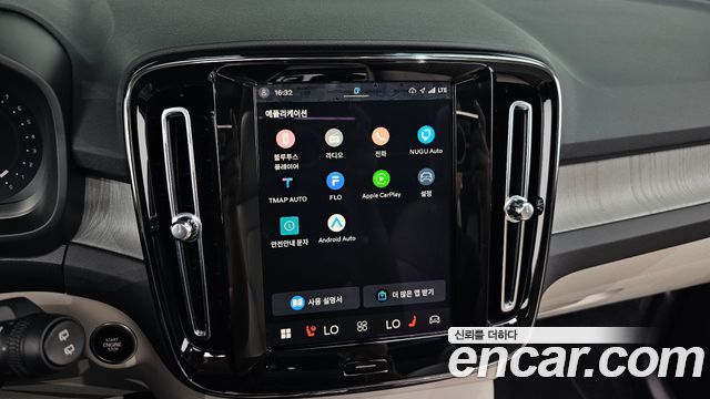 Volvo XC40 B4 Ultra Bright 2025 — фото 17