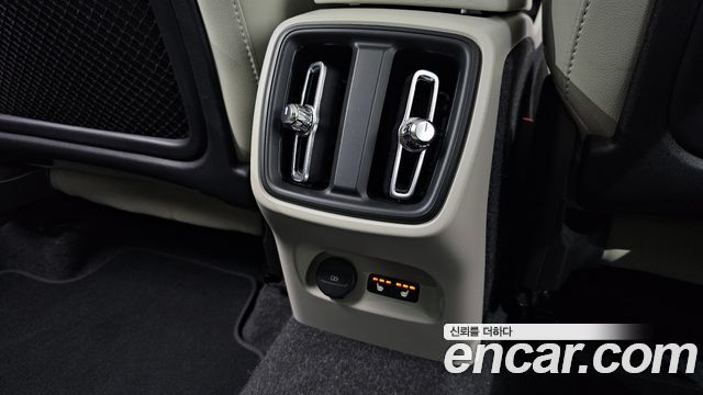 Volvo XC40 B4 Ultra Bright 2025 — фото 18