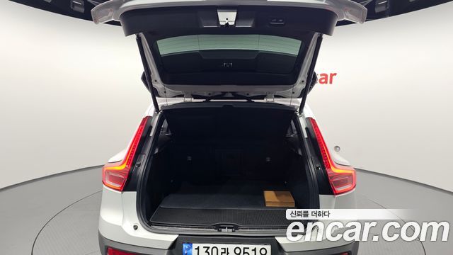 Volvo XC40 B4 Ultra Bright 2025 — фото 20