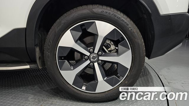 Volvo XC40 B4 Ultra Bright 2025 — фото 21