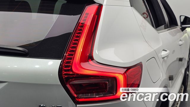Volvo XC40 B4 Ultra Bright 2025 — фото 23