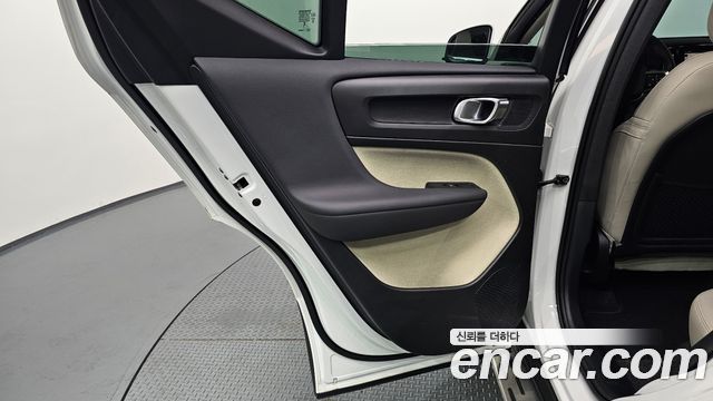 Volvo XC40 B4 Ultra Bright 2025 — фото 25
