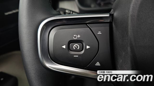 Volvo XC40 B4 Ultra Bright 2025 — фото 29